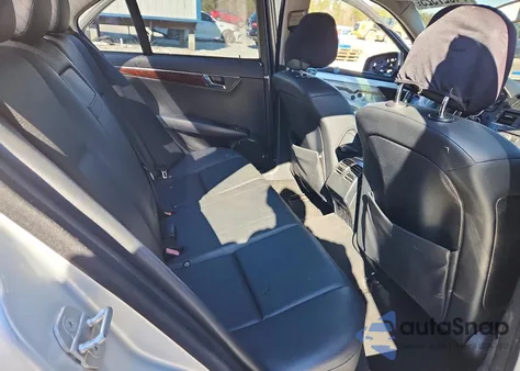 2009 Mercedes-Benz C 300 z USA, uszkodzony, nr VIN WDDGF54X79R046053